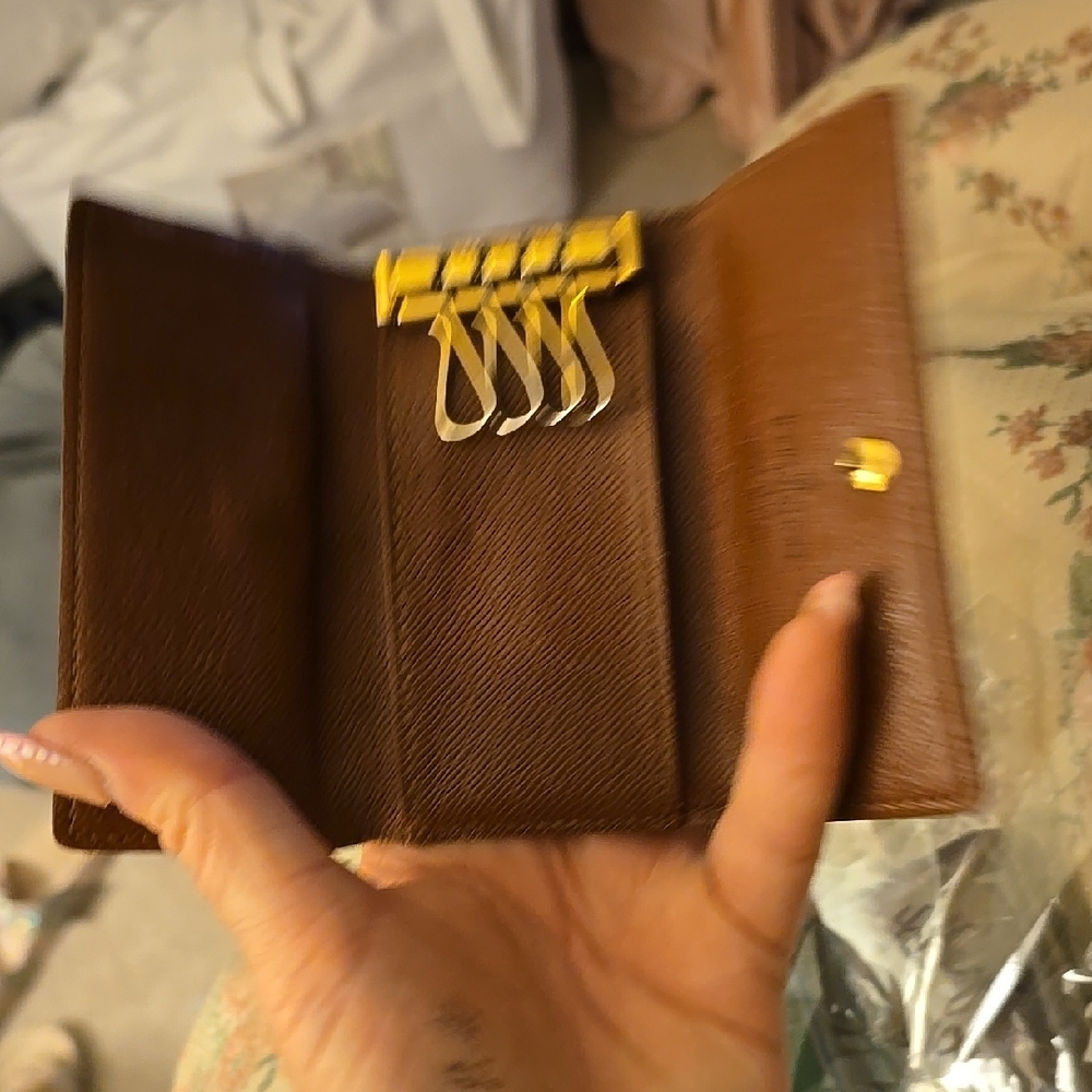 Louis Vuitton Monogram Key Holder - Picture 6 of 13